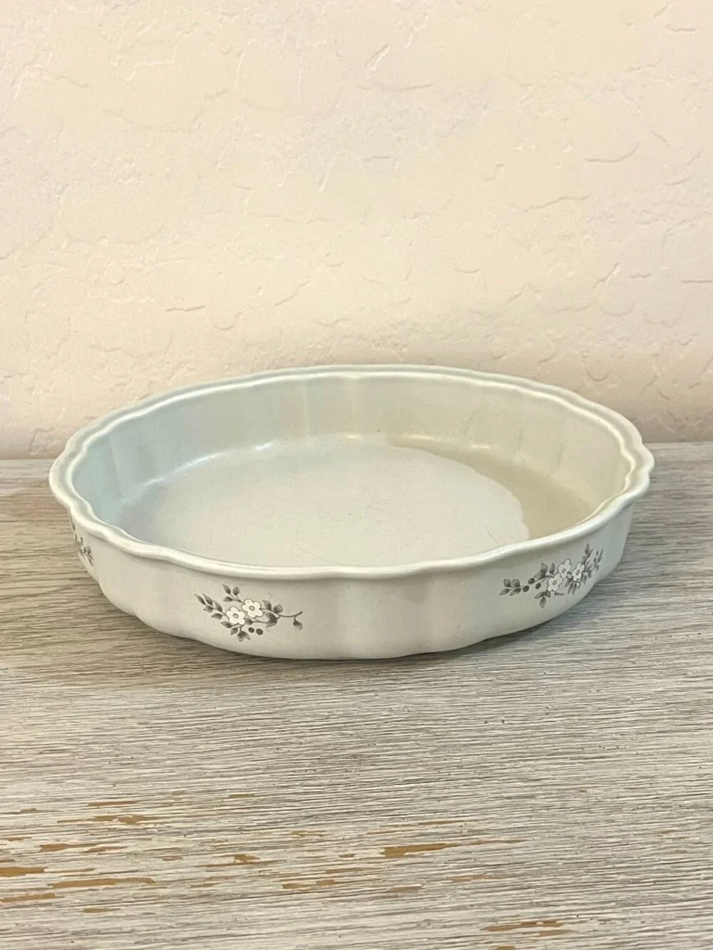 Pfaltzgraff Heirloom Baking Dish Scalloped Tart Quiche Pie Gray White Flowers
